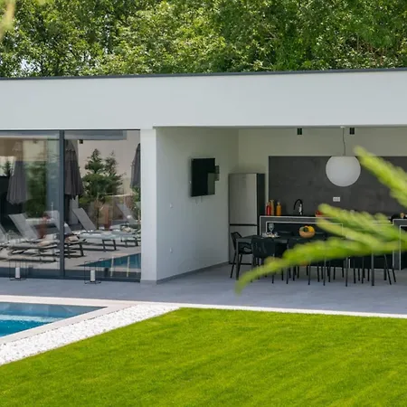 Flensburgia - Peaceful Garden Hideaway Apartment