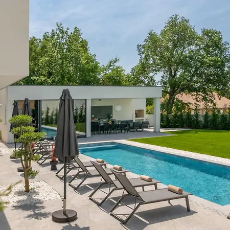 Flensburgia - Peaceful Garden Hideaway *